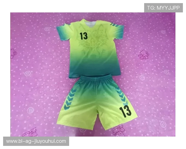 全球足球豪门队服设计风格解析 各大球队标志性球衣背后的故事与文化